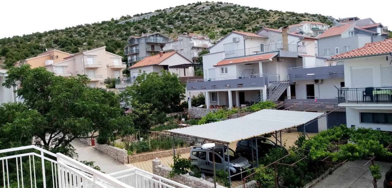 Apartments Bilo Near Primošten Buitenkant foto