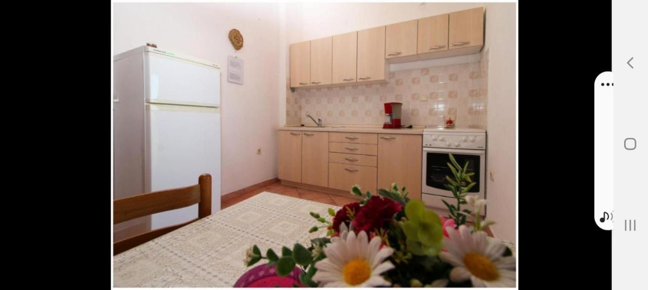 Apartments Bilo Near Primošten Buitenkant foto