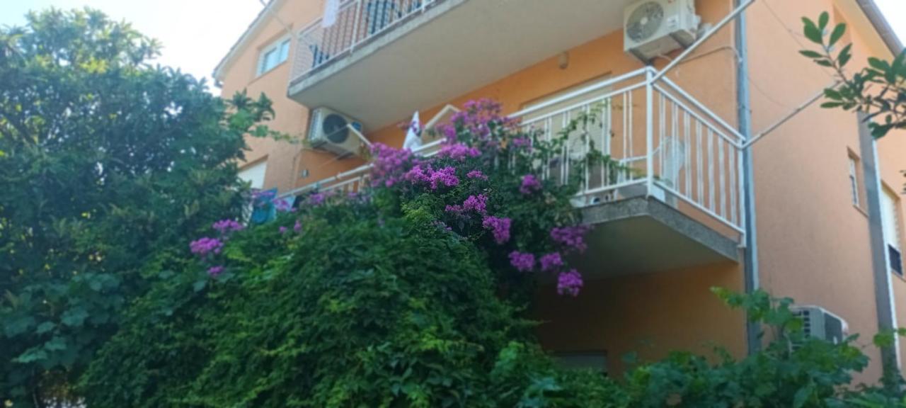 Apartments Bilo Near Primošten Buitenkant foto