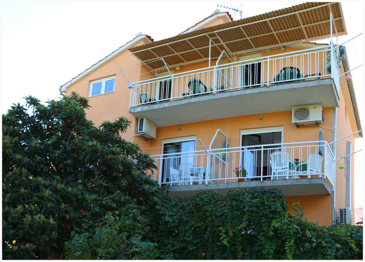 Apartments Bilo Near Primošten Buitenkant foto